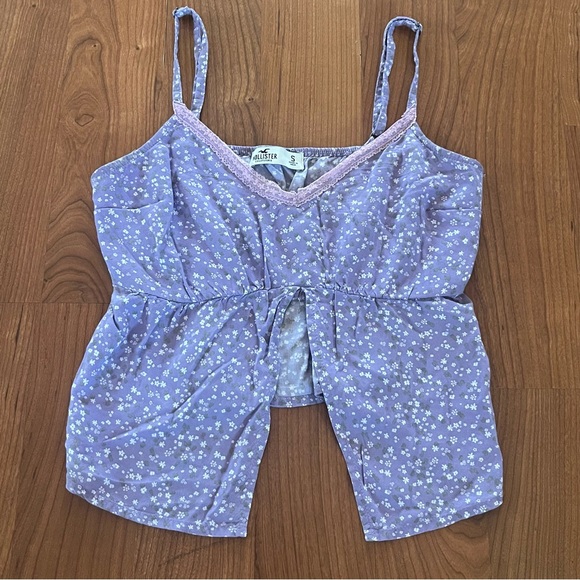 Hollister Tops - Hollister Purple Floral Cropped Camisole